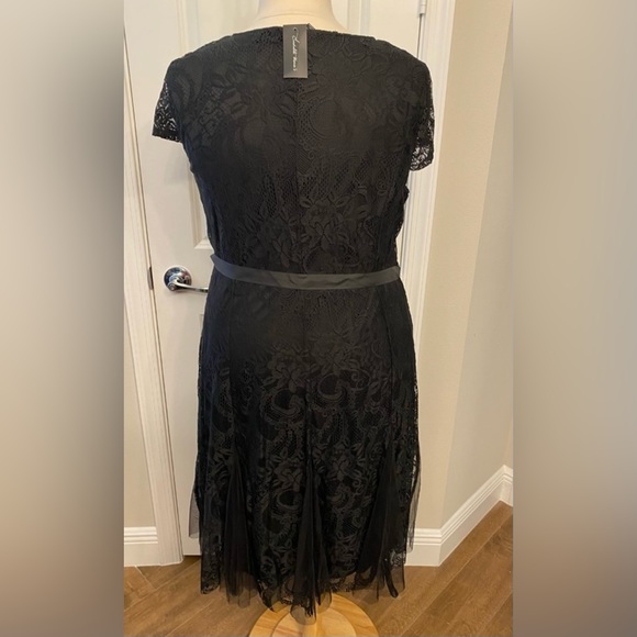 2x Plus Dress 🖤 - Picture 2 of 5